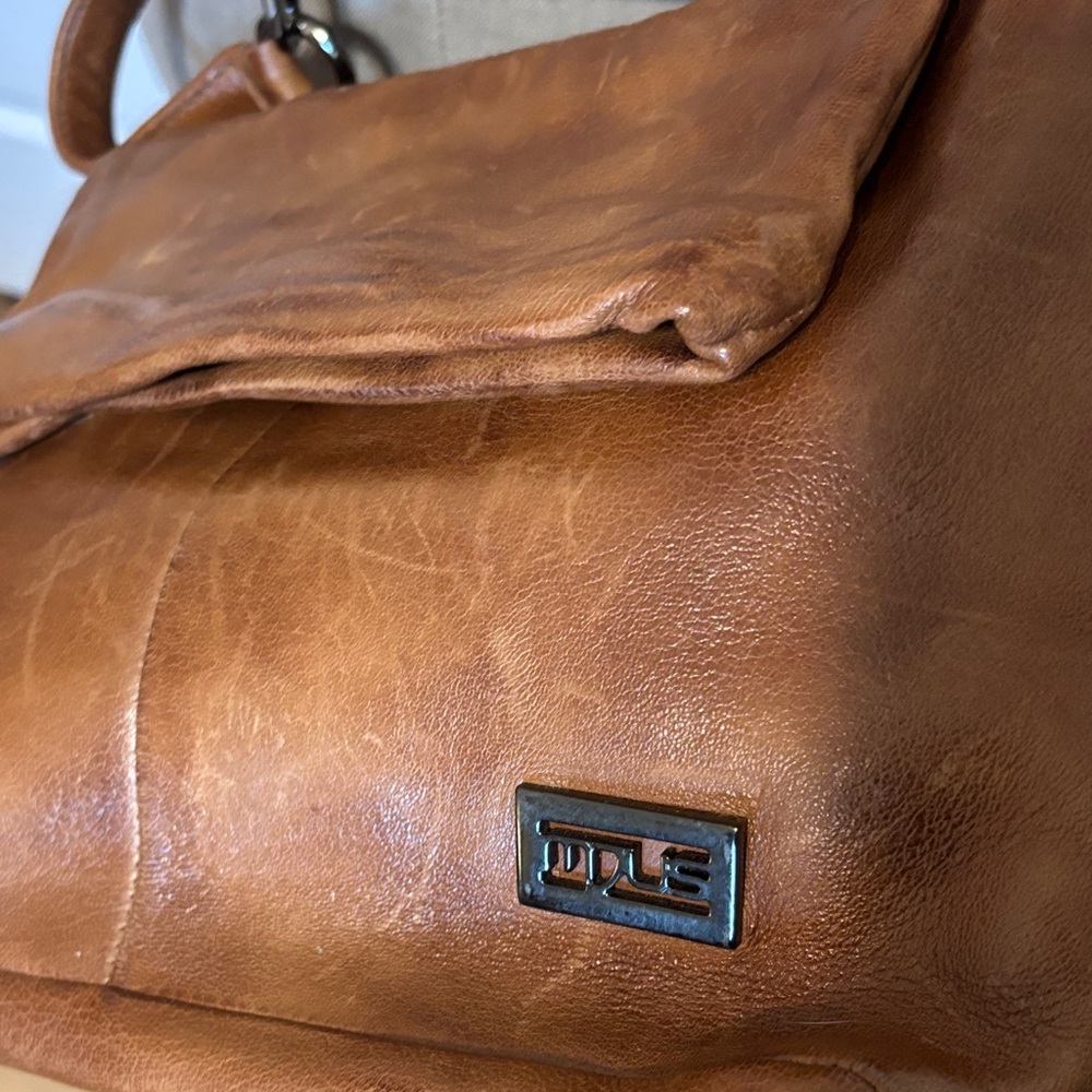 MJUS Women's Distressed Brown Leather Crossbody Bag with Adjustable Strap - Picture 3 of 16